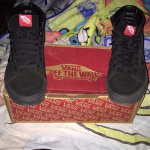 All black Vans of the wall size 9.5